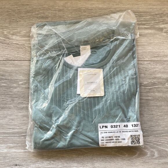 FABLETICS Sync Seamless Long-Sleeve  NWT IN PKG  COLOR ARTIC WAVE GREEN  SIZE S - Picture 3 of 5